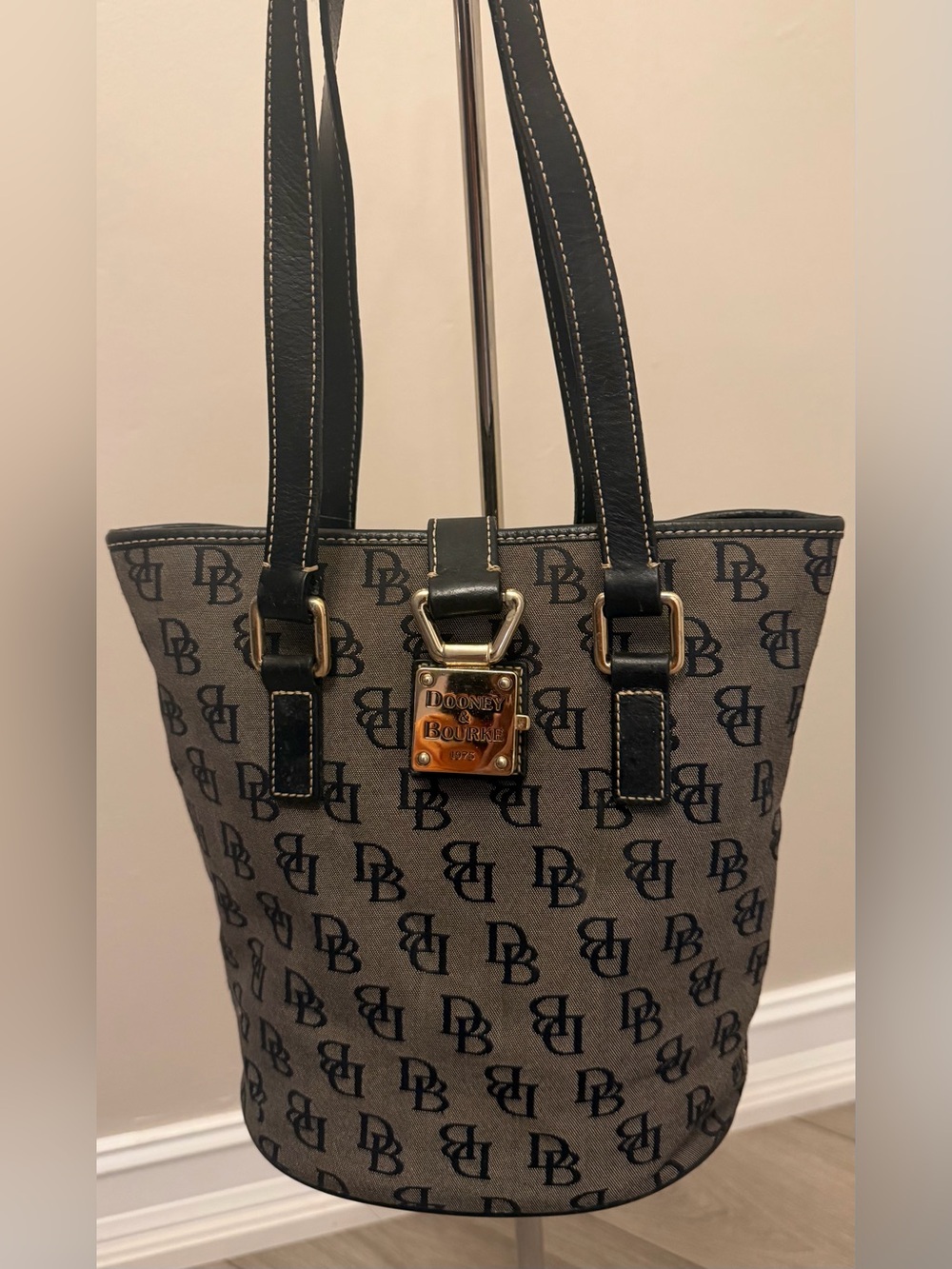 Dooney & Bourke Vintage North South Signature Monogram Bucket bag Grey & Black